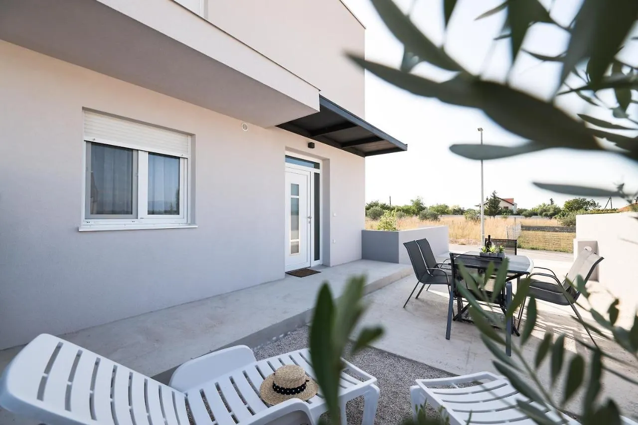 Duo Soles - Apartments With Private Parking Near Zadar Murvica  0*, Murvica (Policnik)